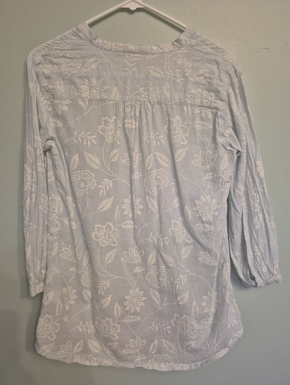 Utsa Women's Boho Coastal Blue Floral Embroidered Henley Tunic Size Small - Picture 9 of 9